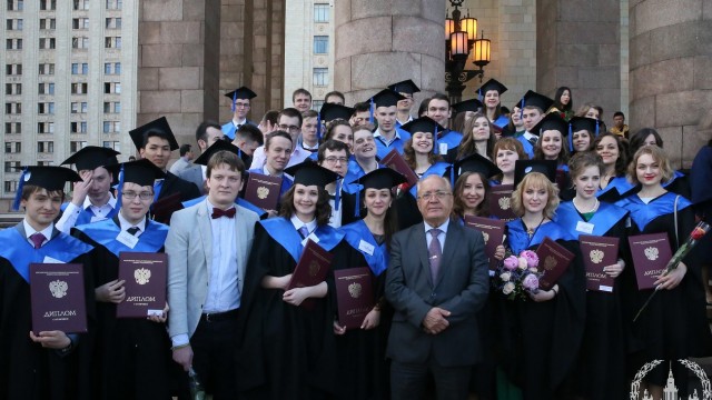 Торжественная церемония вручения дипломов с отличием выпускникам 2017 года (28 июня)
